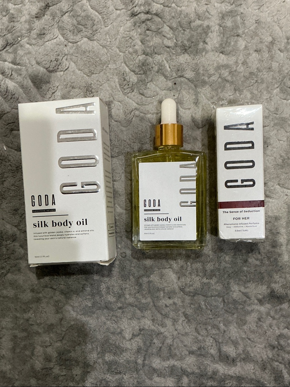 Silk Body Oil — White & Gold Hydrating Body Oil